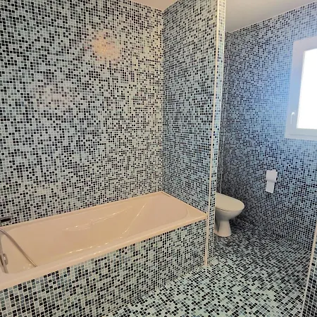 Villa Avec Son - Piscine Lagune - 10 Personnes